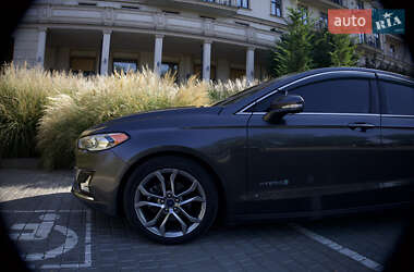 Седан Ford Fusion 2019 в 