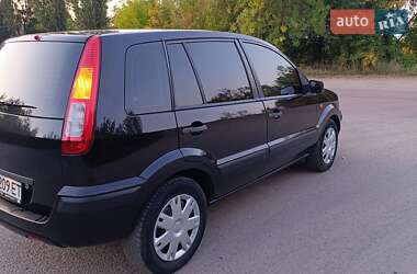 Хэтчбек Ford Fusion 2005 в 