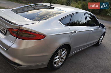 Седан Ford Fusion 2016 в 