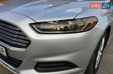 Седан Ford Fusion 2016 в 