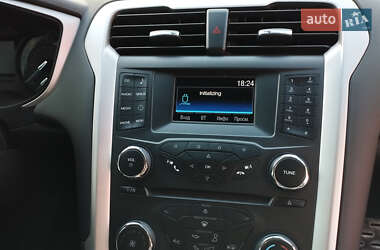 Седан Ford Fusion 2016 в 
