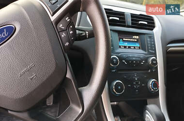Седан Ford Fusion 2016 в 
