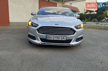 Седан Ford Fusion 2016 в 