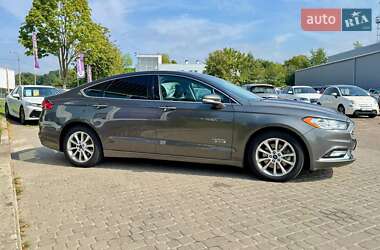 Седан Ford Fusion 2016 в 