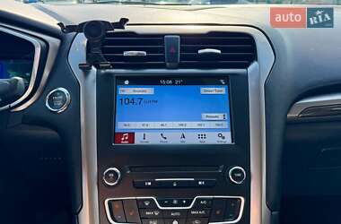 Седан Ford Fusion 2016 в 