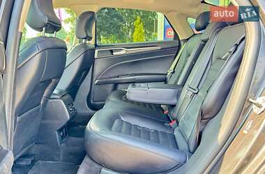 Седан Ford Fusion 2016 в 