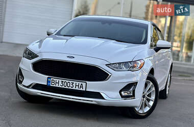 Седан Ford Fusion 2019 в 