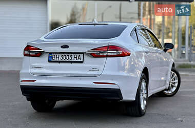 Седан Ford Fusion 2019 в 