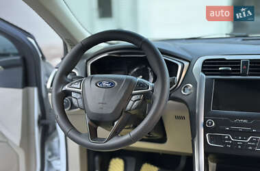 Седан Ford Fusion 2019 в 