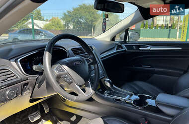 Седан Ford Fusion 2015 в 
