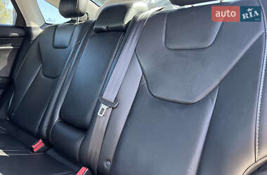 Седан Ford Fusion 2015 в 