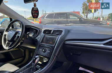 Седан Ford Fusion 2015 в 