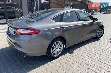 Седан Ford Fusion 2013 в 