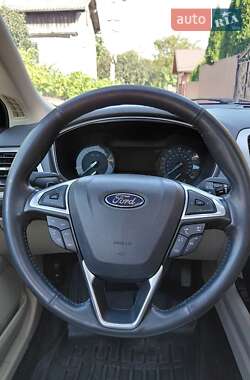 Седан Ford Fusion 2014 в Сокале