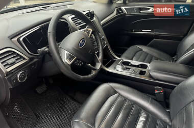 Седан Ford Fusion 2017 в 