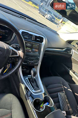 Седан Ford Fusion 2015 в 
