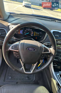 Седан Ford Fusion 2015 в 