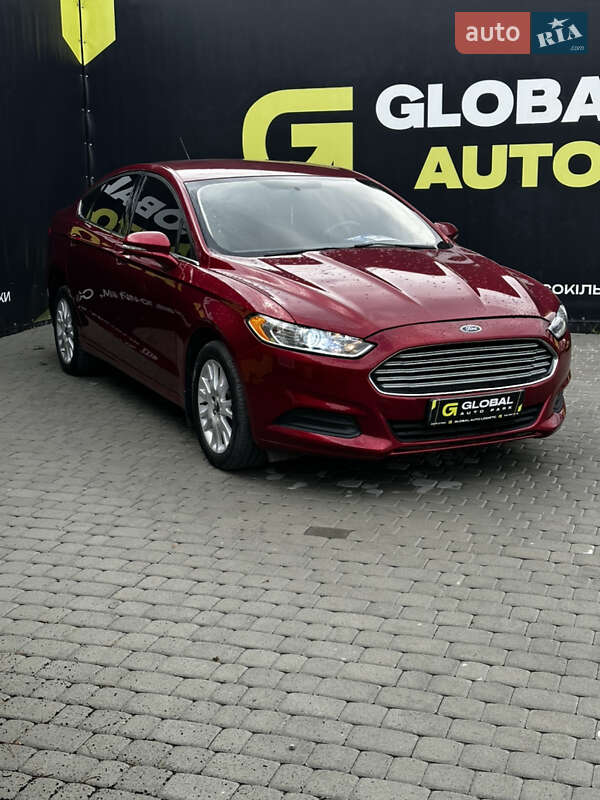 Седан Ford Fusion 2015 в Львове