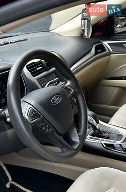 Седан Ford Fusion 2015 в 