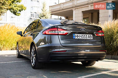 Седан Ford Fusion 2019 в 