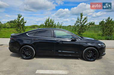 Седан Ford Fusion 2016 в 