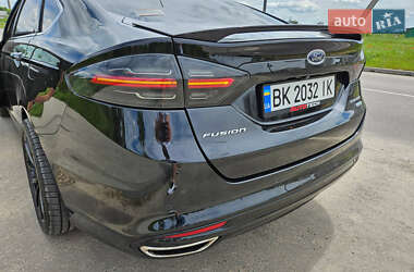 Седан Ford Fusion 2016 в 