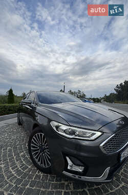 Седан Ford Fusion 2016 в 