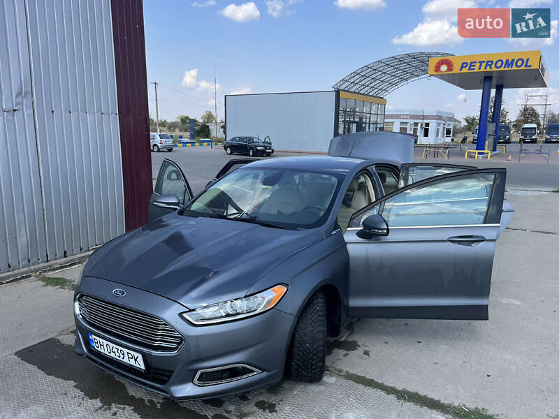 Седан Ford Fusion 2015 в Одесі