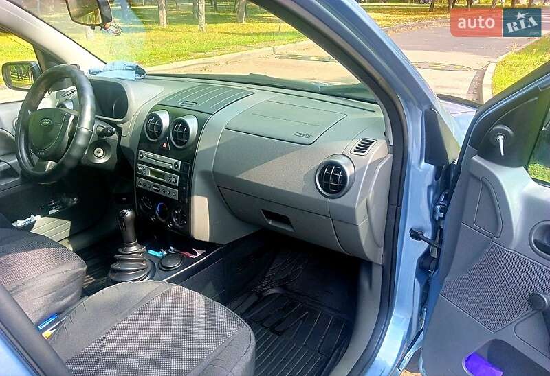 Хетчбек Ford Fusion 2005 в 
