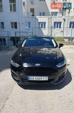Седан Ford Fusion 2016 в 