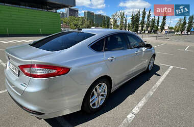 Седан Ford Fusion 2013 в 