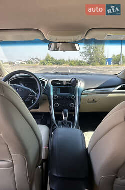 Седан Ford Fusion 2016 в 