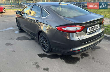 Седан Ford Fusion 2015 в 