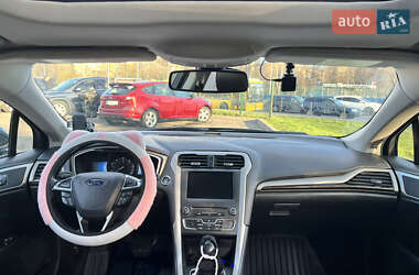 Седан Ford Fusion 2015 в 