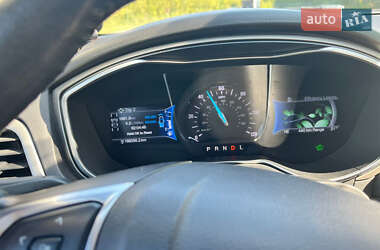 Седан Ford Fusion 2015 в 