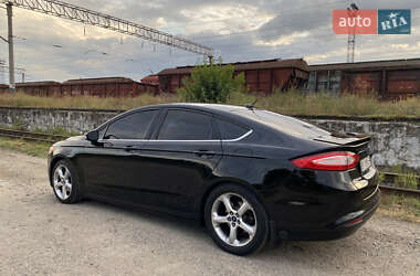 Седан Ford Fusion 2016 в 