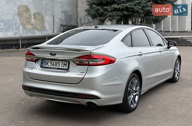 Седан Ford Fusion 2017 в 