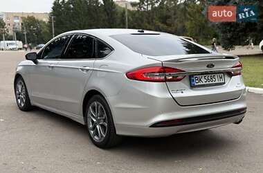 Седан Ford Fusion 2017 в 