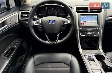 Седан Ford Fusion 2017 в 