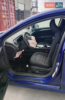 Седан Ford Fusion 2016 в 