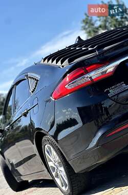 Седан Ford Fusion 2017 в 