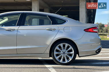 Седан Ford Fusion 2016 в 