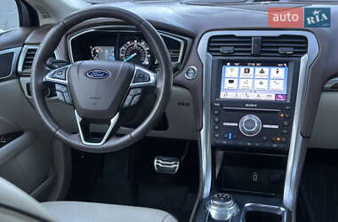 Седан Ford Fusion 2016 в 