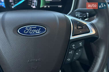 Седан Ford Fusion 2016 в 