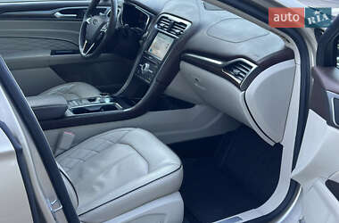 Седан Ford Fusion 2016 в 