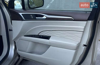 Седан Ford Fusion 2016 в 
