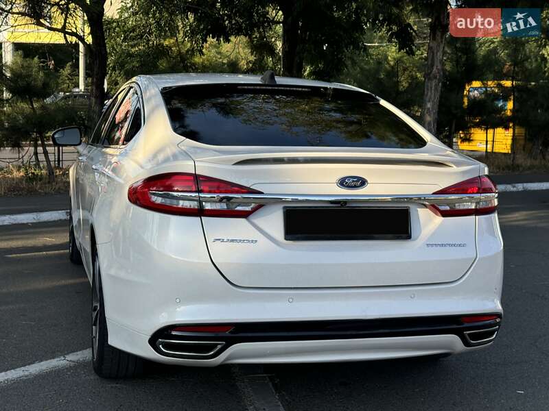 Седан Ford Fusion 2016 в Одесі