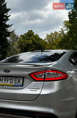 Седан Ford Fusion 2016 в 