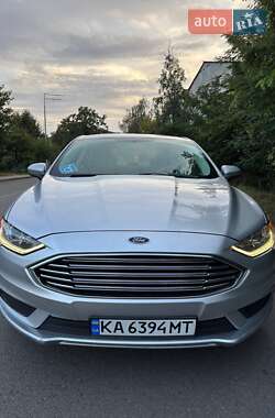 Седан Ford Fusion 2017 в 