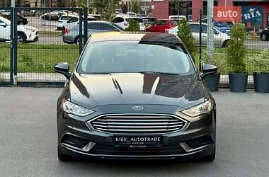 Седан Ford Fusion 2017 в 